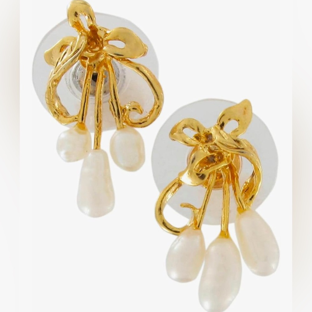 NWT Delicate Gold Tone Triple Faux Pearl Bead Leaf Ribbon Bouquet Earrings